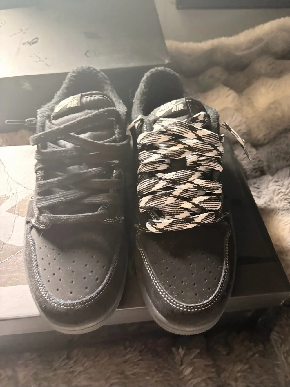 Jordan 1 Travis Scott black phantoms